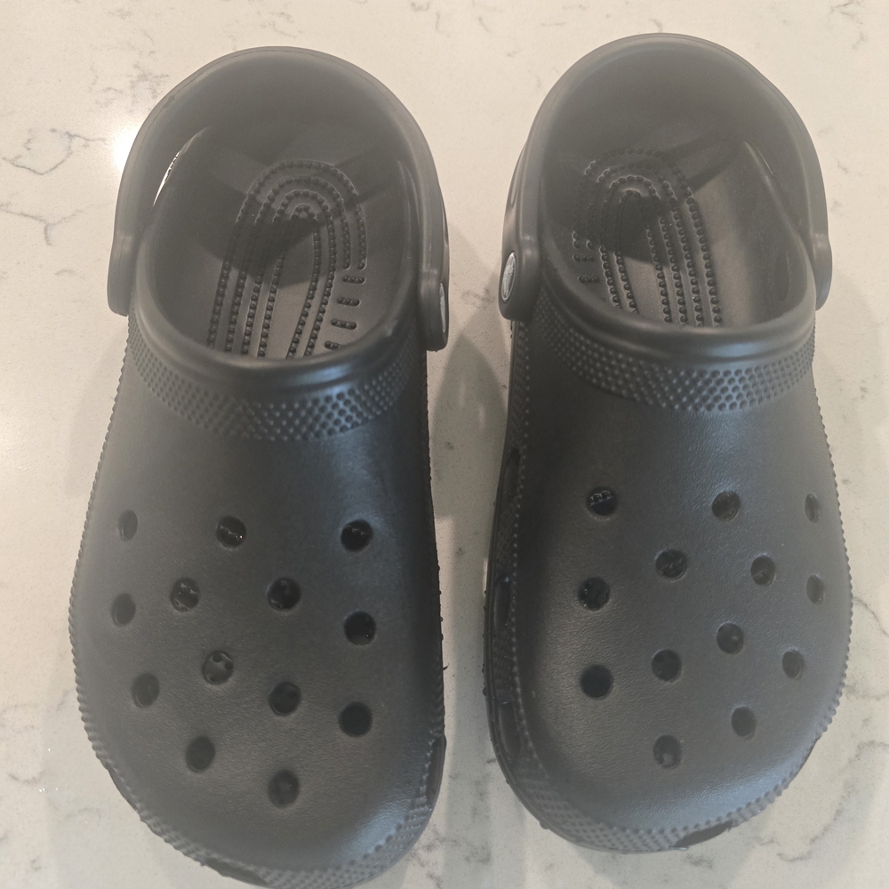 CROCS Black Water Shoes with Croslite Comfort and Ventilation Womens 7 Mens 5